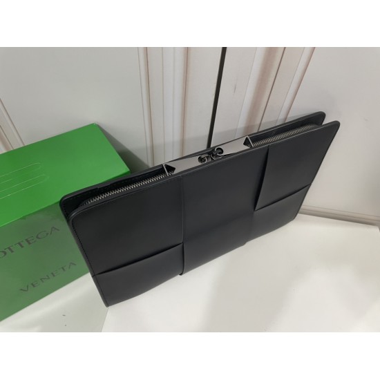 Bottega Veneta More