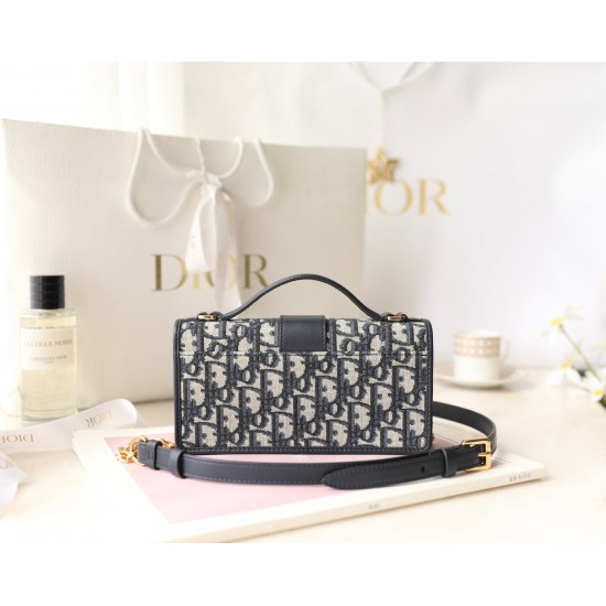 Dior Montaigne