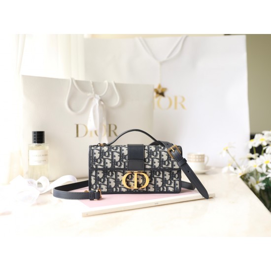 Dior Montaigne