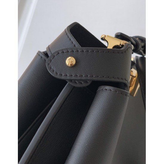 FENDI Peekaboo