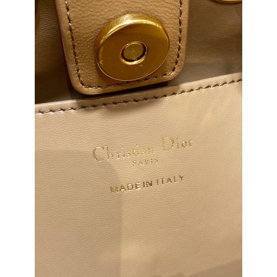 Dior Caro