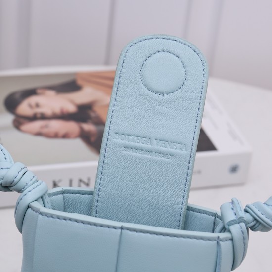 Bottega Veneta More