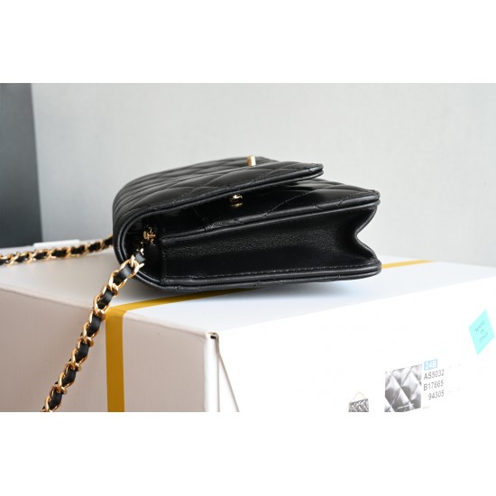CHANEL WOC
