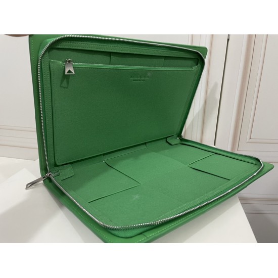 Bottega Veneta More