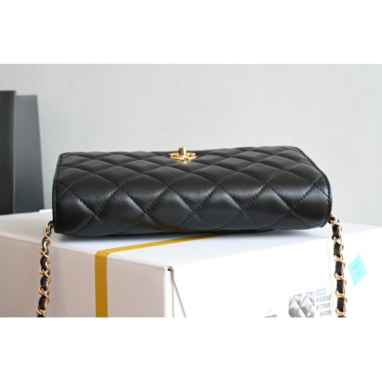 CHANEL WOC