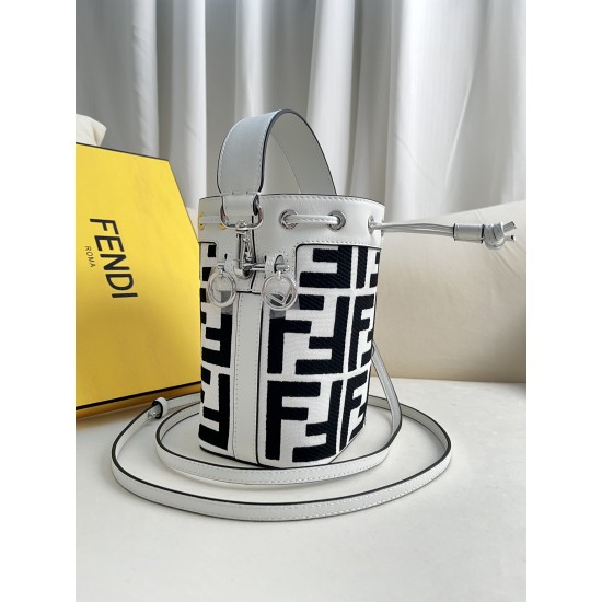 FENDI Bucket Bags