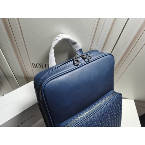 Bottega Veneta More