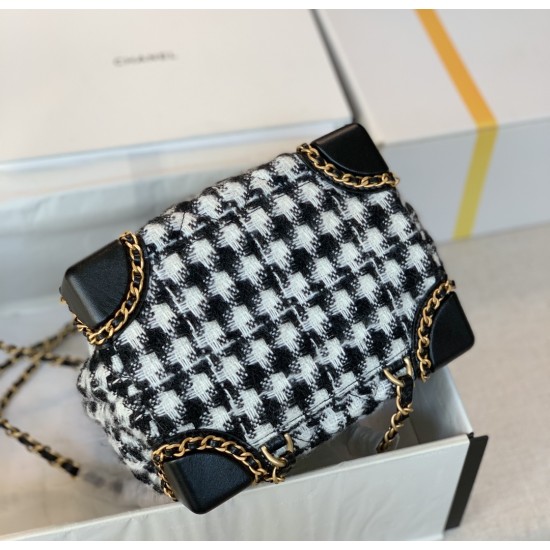 CHANEL BUCKET