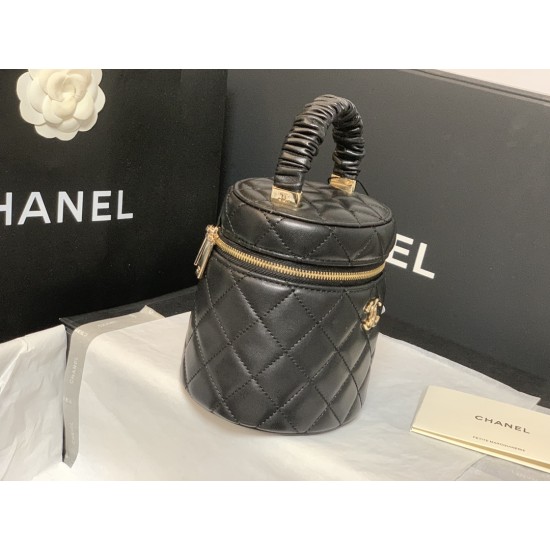 CHANEL BUCKET