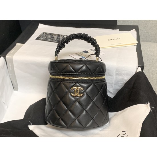 CHANEL BUCKET