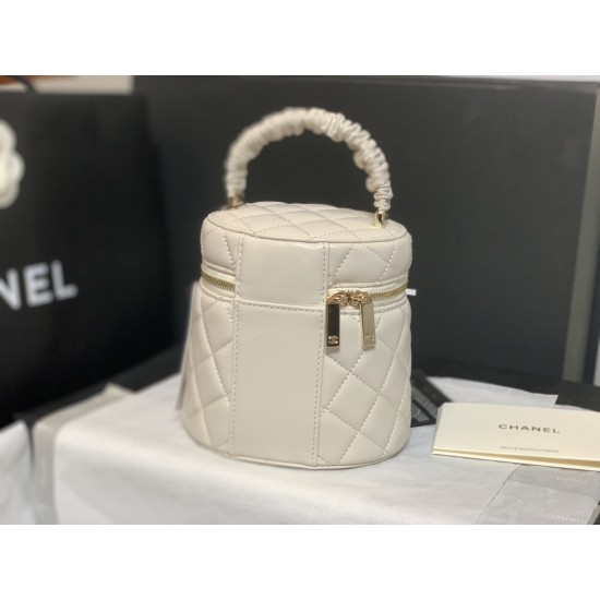 CHANEL BUCKET