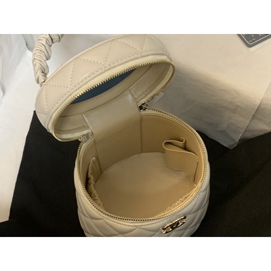 CHANEL BUCKET