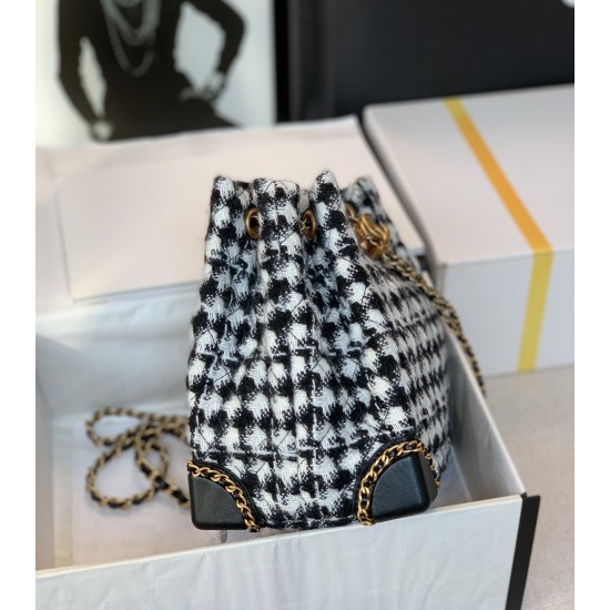 CHANEL BUCKET